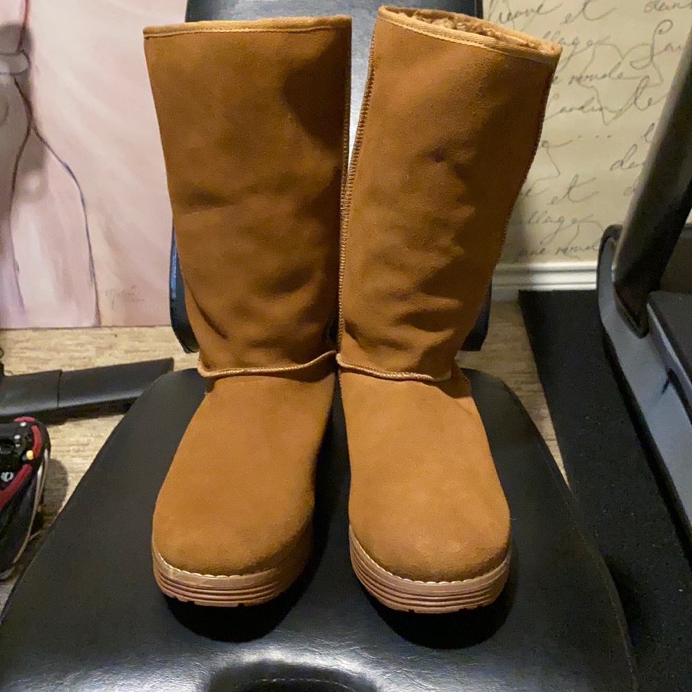 New without Box Women’s Sketchers Fur-lined Boots